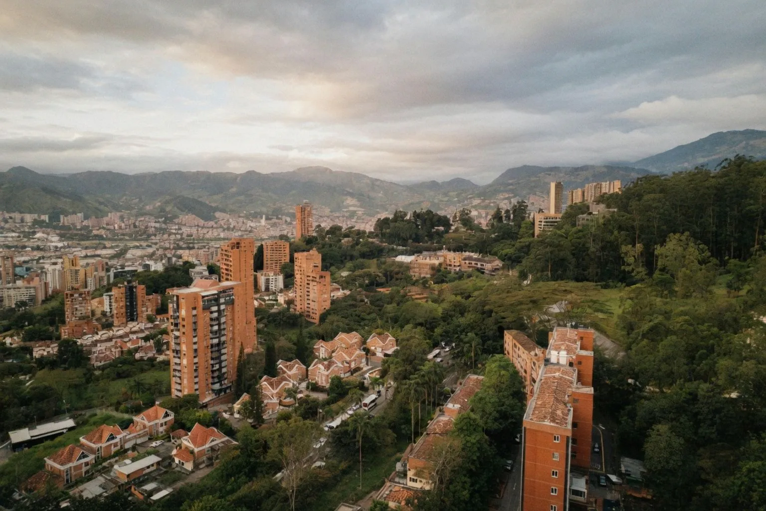 El impacto económico de la vivienda turística: lecciones de Medellín para el sector en Tacna
