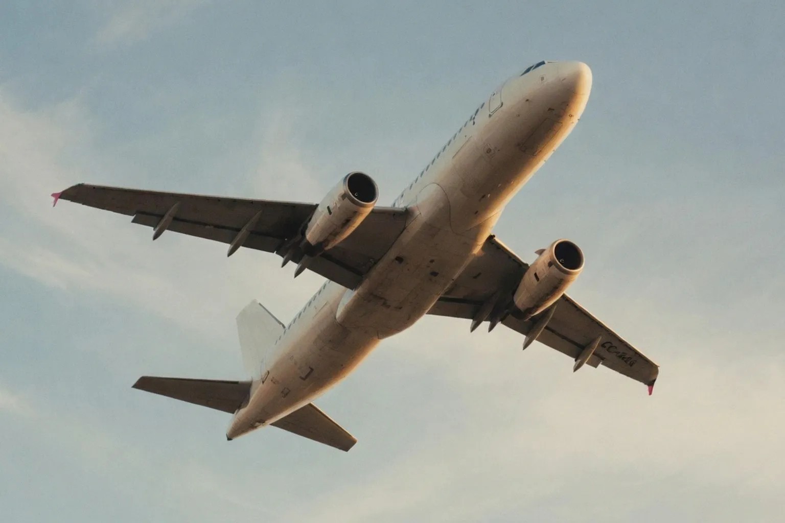 Nueva ruta aérea Iquique-Lima con escala en Tacna: impacto en el sector turístico